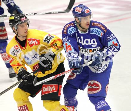 EBEL. Eishockey Bundesliga. EC Rekordfenster VSV gegen Vienna Capitals. Joshua Langfeld, (VSV), Peter Schweda (Vienna). Villach, am 4.1.2011.
Foto: Kuess

---
pressefotos, pressefotografie, kuess, qs, qspictures, sport, bild, bilder, bilddatenbank