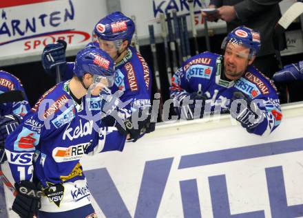 EBEL. Eishockey Bundesliga. EC Rekordfenster VSV gegen Vienna Capitals. Torjubel Michael Raffl (VSV). Villach, am 4.1.2011.
Foto: Kuess

---
pressefotos, pressefotografie, kuess, qs, qspictures, sport, bild, bilder, bilddatenbank