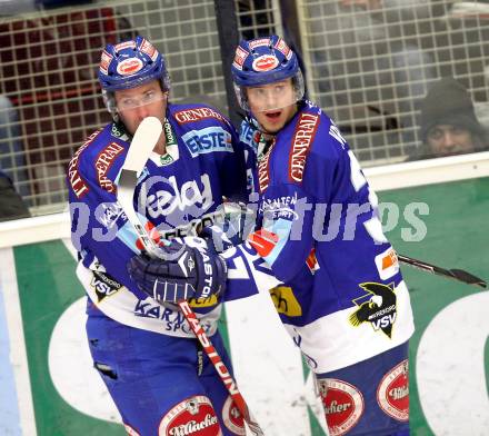 EBEL. Eishockey Bundesliga. EC Rekordfenster VSV gegen Vienna Capitals. Torjubel Tomaz Razingar, Andreas Kristler (VSV). Villach, am 4.1.2011.
Foto: Kuess

---
pressefotos, pressefotografie, kuess, qs, qspictures, sport, bild, bilder, bilddatenbank