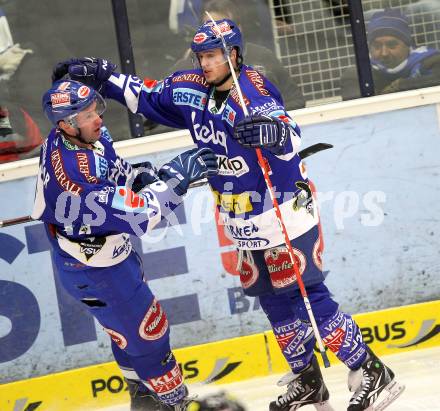 EBEL. Eishockey Bundesliga. EC Rekordfenster VSV gegen Vienna Capitals. Torjubel Tomaz Razingar, Andreas Kristler (VSV). Villach, am 4.1.2011.
Foto: Kuess

---
pressefotos, pressefotografie, kuess, qs, qspictures, sport, bild, bilder, bilddatenbank