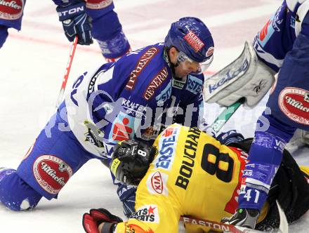 EBEL. Eishockey Bundesliga. EC Rekordfenster VSV gegen Vienna Capitals. Greg Kuznik, (VSV), Francois Bouchard (Vienna). Villach, am 4.1.2011.
Foto: Kuess

---
pressefotos, pressefotografie, kuess, qs, qspictures, sport, bild, bilder, bilddatenbank