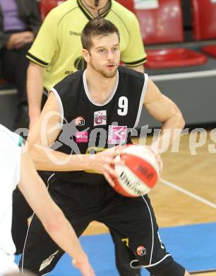 Basketball Bundesliga. Woerthersee Piraten gegen WBC Raiffeisen Wels.  Bruce Fields (Wels). Klagenfurt, 18.12.2010.
Foto:  Kuess

---
pressefotos, pressefotografie, kuess, qs, qspictures, sport, bild, bilder, bilddatenbank