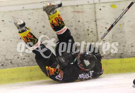 Eishockey Carinthian Hockey League. CHL. EC Tarco Woelfe gegen EC SV Spittal. Thomas Mueller (Spittal). Klagenfurt, am 5.1.2011.
Foto: Kuess
---
pressefotos, pressefotografie, kuess, qs, qspictures, sport, bild, bilder, bilddatenbank