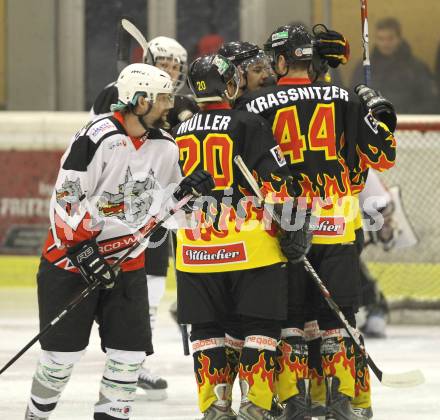 Eishockey Carinthian Hockey League. CHL. EC Tarco Woelfe gegen EC SV Spittal. Torjubel (Spittal). Klagenfurt, am 5.1.2011.
Foto: Kuess
---
pressefotos, pressefotografie, kuess, qs, qspictures, sport, bild, bilder, bilddatenbank