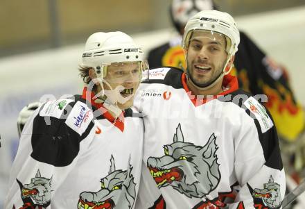 Eishockey Carinthian Hockey League. CHL. EC Tarco Woelfe gegen EC SV Spittal. Torjubel Heiko Ofner, Manuel Ferrara (Tarco). Klagenfurt, am 5.1.2011.
Foto: Kuess
---
pressefotos, pressefotografie, kuess, qs, qspictures, sport, bild, bilder, bilddatenbank