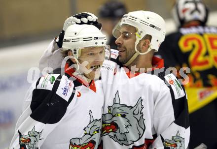 Eishockey Carinthian Hockey League. CHL. EC Tarco Woelfe gegen EC SV Spittal. Torjubel Heiko Ofner, Manuel Ferrara (Tarco). Klagenfurt, am 5.1.2011.
Foto: Kuess
---
pressefotos, pressefotografie, kuess, qs, qspictures, sport, bild, bilder, bilddatenbank