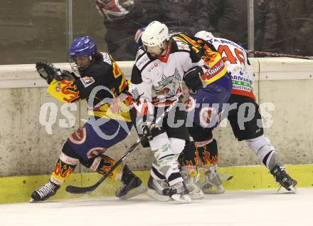 Eishockey Carinthian Hockey League. CHL. EC Tarco Woelfe gegen EC SV Spittal. Andreas Moschik (Tarco), Marco Regger (Spittal). Klagenfurt, am 5.1.2011.
Foto: Kuess
---
pressefotos, pressefotografie, kuess, qs, qspictures, sport, bild, bilder, bilddatenbank