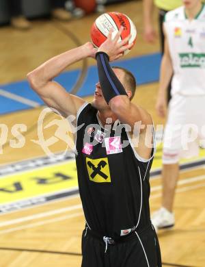 Basketball Bundesliga. Woerthersee Piraten gegen WBC Raiffeisen Wels.    Tilo Klette (Wels). Klagenfurt, 18.12.2010.
Foto:  Kuess

---
pressefotos, pressefotografie, kuess, qs, qspictures, sport, bild, bilder, bilddatenbank