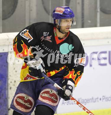 Eishockey Carinthian Hockey League. CHL. EC Tarco Woelfe gegen EC SV Spittal. Wolfgang Kromp (Spittal). Klagenfurt, am 5.1.2011.
Foto: Kuess
---
pressefotos, pressefotografie, kuess, qs, qspictures, sport, bild, bilder, bilddatenbank