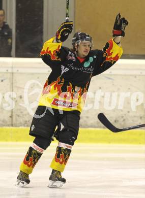 Eishockey Carinthian Hockey League. CHL. EC Tarco Woelfe gegen EC SV Spittal. Torjubel Oliver Oberrauner (Spittal). Klagenfurt, am 5.1.2011.
Foto: Kuess
---
pressefotos, pressefotografie, kuess, qs, qspictures, sport, bild, bilder, bilddatenbank