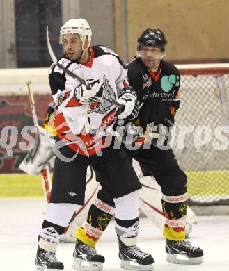 Eishockey Carinthian Hockey League. CHL. EC Tarco Woelfe gegen EC SV Spittal. Manuel Ferrara (Tarco), Peter Rossbacher (Spittal). Klagenfurt, am 5.1.2011.
Foto: Kuess
---
pressefotos, pressefotografie, kuess, qs, qspictures, sport, bild, bilder, bilddatenbank