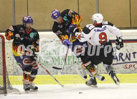 Eishockey Carinthian Hockey League. CHL. EC Tarco Woelfe gegen EC SV Spittal. Peter Mateicka (Tarco), Wolfgang Kromp, Guenther Lanzinger (Spittal). Klagenfurt, am 5.1.2011.
Foto: Kuess
---
pressefotos, pressefotografie, kuess, qs, qspictures, sport, bild, bilder, bilddatenbank