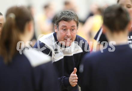 Volleyball MEL. ATSC Wildcats gegen VK Modranska Prostejov. Trainer Helmut Voggenberger (Wildcats). Klagenfurt, 7.1.2011.
Foto: Kuess
---
pressefotos, pressefotografie, kuess, qs, qspictures, sport, bild, bilder, bilddatenbank