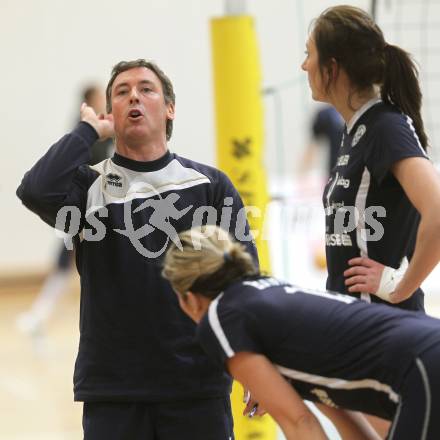 Volleyball MEL. ATSC Wildcats gegen VK Modranska Prostejov. Trainer Helmut Voggenberger (Wildcats). Klagenfurt, 7.1.2011.
Foto: Kuess
---
pressefotos, pressefotografie, kuess, qs, qspictures, sport, bild, bilder, bilddatenbank