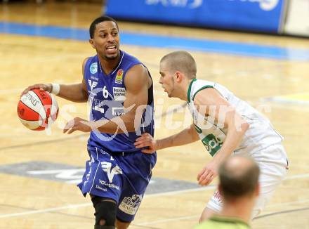 Basketball Bundesliga. Woerthersee Piraten gegen Oberwart Gunners.  Gunther Zajic (Piraten), Kelvin Parker (Oberwart). Klagenfurt, 9.1.2011.
Foto:  Kuess

---
pressefotos, pressefotografie, kuess, qs, qspictures, sport, bild, bilder, bilddatenbank