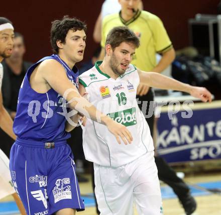 Basketball Bundesliga. Woerthersee Piraten gegen Oberwart Gunners.  Christian Erschen,  (Piraten),  Lukas Linzer (Oberwart). Klagenfurt, 9.1.2011.
Foto:  Kuess

---
pressefotos, pressefotografie, kuess, qs, qspictures, sport, bild, bilder, bilddatenbank