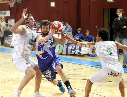 Basketball Bundesliga. Woerthersee Piraten gegen Oberwart Gunners.   Maximilian Kunovjanek, Samuel Bachlechner (Piraten),  Hannes Ochsenhofer (Oberwart). Klagenfurt, 9.1.2011.
Foto:  Kuess

---
pressefotos, pressefotografie, kuess, qs, qspictures, sport, bild, bilder, bilddatenbank