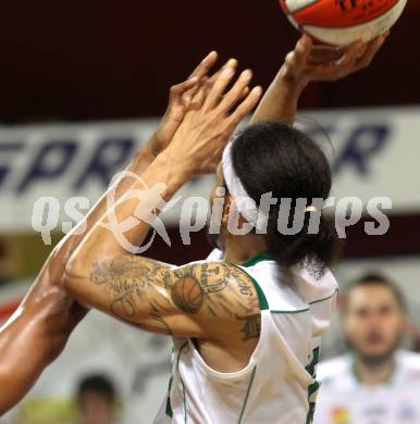 Basketball Bundesliga. Woerthersee Piraten gegen Oberwart Gunners.   Thomas Kennedy (Piraten). Klagenfurt, 9.1.2011.
Foto:  Kuess

---
pressefotos, pressefotografie, kuess, qs, qspictures, sport, bild, bilder, bilddatenbank