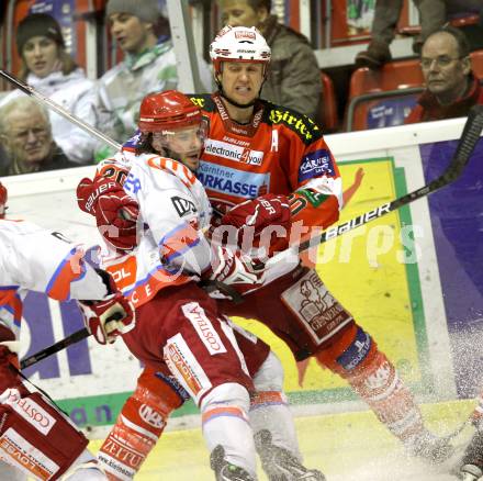 EBEL. Eishockey Bundesliga. EC KAC gegen HK Acroni Jesenice. Mike Craig, (KAC), Eric Werner (Jesenice). Klagenfurt, am 9.1.2011.
Foto: Kuess 

---
pressefotos, pressefotografie, kuess, qs, qspictures, sport, bild, bilder, bilddatenbank