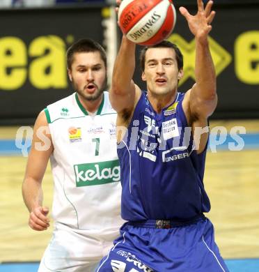 Basketball Bundesliga. Woerthersee Piraten gegen Oberwart Gunners.  Bernhard Weber, (Piraten),  Bernd Volcic (Oberwart). Klagenfurt, 9.1.2011.
Foto:  Kuess

---
pressefotos, pressefotografie, kuess, qs, qspictures, sport, bild, bilder, bilddatenbank