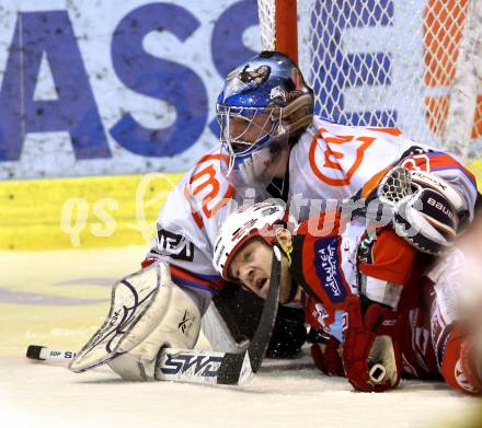 EBEL. Eishockey Bundesliga. EC KAC gegen HK Acroni Jesenice. Jeff Shantz, (KAC), Michal Fikrt (Jesenice). Klagenfurt, am 9.1.2011.
Foto: Kuess 

---
pressefotos, pressefotografie, kuess, qs, qspictures, sport, bild, bilder, bilddatenbank