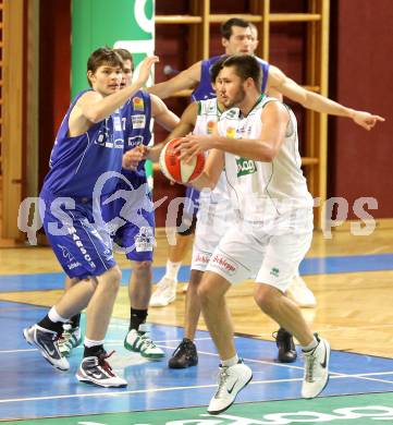 Basketball Bundesliga. Woerthersee Piraten gegen Oberwart Gunners.  Bernhard Weber (Piraten), Filip Kraemer (Oberwart). Klagenfurt, 9.1.2011.
Foto:  Kuess

---
pressefotos, pressefotografie, kuess, qs, qspictures, sport, bild, bilder, bilddatenbank