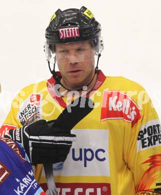 EBEL. Eishockey Bundesliga. EC Rekordfenster VSV gegen Vienna Capitals. Jeremy Rebek (Vienna). Villach, am 4.1.2011.
Foto: Kuess

---
pressefotos, pressefotografie, kuess, qs, qspictures, sport, bild, bilder, bilddatenbank