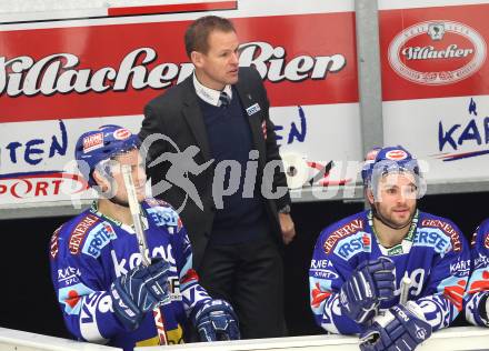 EBEL. Eishockey Bundesliga. EC Rekordfenster VSV gegen Vienna Capitals. Jonathan Ferland, Trainer Johan Stroemwall, Nikolas Petrik (VSV). Villach, am 4.1.2011.
Foto: Kuess

---
pressefotos, pressefotografie, kuess, qs, qspictures, sport, bild, bilder, bilddatenbank