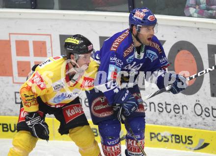 EBEL. Eishockey Bundesliga. EC Rekordfenster VSV gegen Vienna Capitals. Derek Damon (VSV), Martin Ulmer (Vienna). Villach, am 4.1.2011.
Foto: Kuess

---
pressefotos, pressefotografie, kuess, qs, qspictures, sport, bild, bilder, bilddatenbank