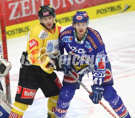 EBEL. Eishockey Bundesliga. EC Rekordfenster VSV gegen Vienna Capitals. Mario Altmann(VSV), Francois Fortier (Vienna). Villach, am 4.1.2011.
Foto: Kuess

---
pressefotos, pressefotografie, kuess, qs, qspictures, sport, bild, bilder, bilddatenbank