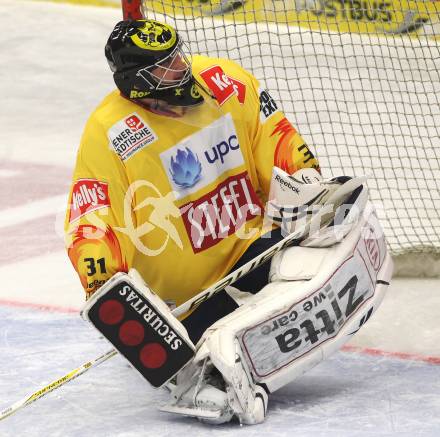 EBEL. Eishockey Bundesliga. EC Rekordfenster VSV gegen Vienna Capitals. Adam Hauser (Vienna). Villach, am 4.1.2011.
Foto: Kuess

---
pressefotos, pressefotografie, kuess, qs, qspictures, sport, bild, bilder, bilddatenbank