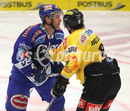 EBEL. Eishockey Bundesliga. EC Rekordfenster VSV gegen Vienna Capitals. Tomaz Razingar (VSV), Francois Bouchard (Vienna). Villach, am 4.1.2011.
Foto: Kuess

---
pressefotos, pressefotografie, kuess, qs, qspictures, sport, bild, bilder, bilddatenbank