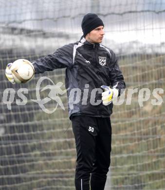 Fussball. WAC/St.Andrae. Trainingsbeginn.  Takats Stefan. St. Andrae, 10.1.2011.
Foto: Kuess
---
pressefotos, pressefotografie, kuess, qs, qspictures, sport, bild, bilder, bilddatenbank