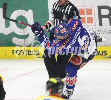 EBEL. Eishockey Bundesliga. EC Rekordfenster VSV gegen Vienna Capitals. Gerhard Unterluggauer (VSV). Villach, am 4.1.2011.
Foto: Kuess

---
pressefotos, pressefotografie, kuess, qs, qspictures, sport, bild, bilder, bilddatenbank