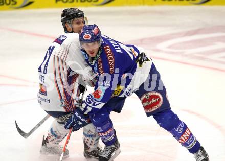 EBEL. Eishockey Bundesliga. EC Rekordfenster VSV gegen SAPA Fehervar AV19. Mario Altmann, (VSV), Daniel Fekete (Alba Volan). Villach, am 14.1.2011.
Foto: Kuess

---
pressefotos, pressefotografie, kuess, qs, qspictures, sport, bild, bilder, bilddatenbank