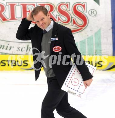 EBEL. Eishockey Bundesliga. EC Rekordfenster VSV gegen SAPA Fehervar AV19.  Trainer Johan Stroemwall (VSV). Villach, am 14.1.2011.
Foto: Kuess

---
pressefotos, pressefotografie, kuess, qs, qspictures, sport, bild, bilder, bilddatenbank