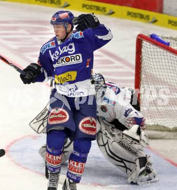 EBEL. Eishockey Bundesliga. EC Rekordfenster VSV gegen SAPA Fehervar AV19. Jubel Michael Raffl (VSV). Villach, am 14.1.2011.
Foto: Kuess

---
pressefotos, pressefotografie, kuess, qs, qspictures, sport, bild, bilder, bilddatenbank