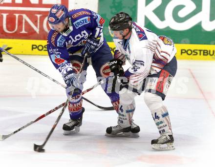 EBEL. Eishockey Bundesliga. EC Rekordfenster VSV gegen SAPA Fehervar AV19. Benjamin Petrik, (VSV), Juray Durco (Alba Volan). Villach, am 14.1.2011.
Foto: Kuess

---
pressefotos, pressefotografie, kuess, qs, qspictures, sport, bild, bilder, bilddatenbank