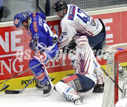 EBEL. Eishockey Bundesliga. EC Rekordfenster VSV gegen SAPA Fehervar AV19. Nikolas Petrik, (VSV), Marton Vas, Viktor Tokaji (Alba Volan). Villach, am 14.1.2011.
Foto: Kuess

---
pressefotos, pressefotografie, kuess, qs, qspictures, sport, bild, bilder, bilddatenbank