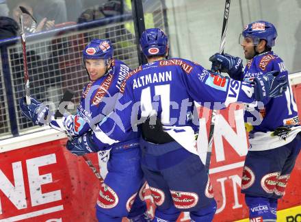 EBEL. Eishockey Bundesliga. EC Rekordfenster VSV gegen SAPA Fehervar AV19. Torjubel Joshua Langfeld, Mario Altmann, Derek Damon (VSV). Villach, am 14.1.2011.
Foto: Kuess

---
pressefotos, pressefotografie, kuess, qs, qspictures, sport, bild, bilder, bilddatenbank