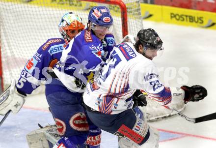 EBEL. Eishockey Bundesliga. EC Rekordfenster VSV gegen SAPA Fehervar AV19. Stefan Bacher, (VSV), Arpad Mihaly (Alba Volan). Villach, am 14.1.2011.
Foto: Kuess

---
pressefotos, pressefotografie, kuess, qs, qspictures, sport, bild, bilder, bilddatenbank