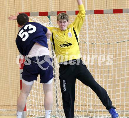 Handball Bundesliga. SC Ferlach gegen Hollabrunn. Matthias Meleschnig  (Ferlach), Andreas Czech (Hollabrunn). Ferlach, 15.1.2011.
Foto: Kuess
---
pressefotos, pressefotografie, kuess, qs, qspictures, sport, bild, bilder, bilddatenbank