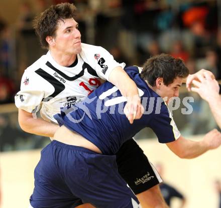 Handball Bundesliga. SC Ferlach gegen Hollabrunn. Primoz Drozina (Ferlach), Philipp Brabenetz (Hollabrunn). Ferlach, 15.1.2011.
Foto: Kuess
---
pressefotos, pressefotografie, kuess, qs, qspictures, sport, bild, bilder, bilddatenbank