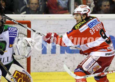 EBEL. Eishockey Bundesliga. EC KAC gegen HDD TILIA Olimpija Ljubljana. Tyler Spurgeon (KAC). Klagenfurt, am 16.1.2011.
Foto: Kuess 

---
pressefotos, pressefotografie, kuess, qs, qspictures, sport, bild, bilder, bilddatenbank