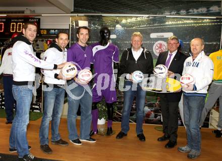 Fussball. SK Austria Klagenfurt. Sponsor Errea. Matthias Dollinger, Christian Prawda, Marko Loibnegger, Josef Loibnegger, Wilhelm Schellander, Hans Slocker. Klagenfurt, 20.1.2011.
Foto: Kuess
---
pressefotos, pressefotografie, kuess, qs, qspictures, sport, bild, bilder, bilddatenbank