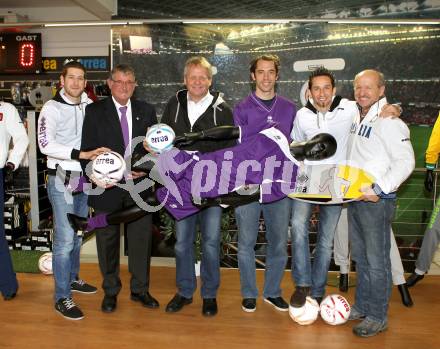 Fussball. SK Austria Klagenfurt. Sponsor Errea. Matthias Dollinger, Christian Prawda, Marko Loibnegger, Josef Loibnegger, Wilhelm Schellander, Hans Slocker. Klagenfurt, 20.1.2011.
Foto: Kuess
---
pressefotos, pressefotografie, kuess, qs, qspictures, sport, bild, bilder, bilddatenbank