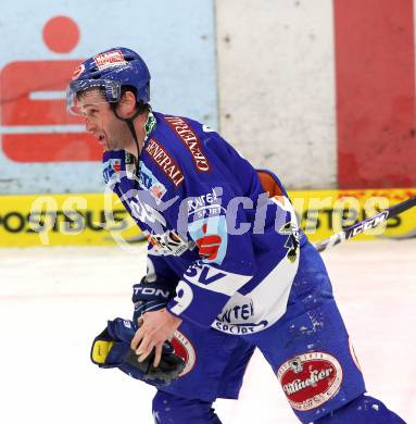 EBEL. Eishockey Bundesliga. EC  VSV gegen EC Red Bull Salzburg.  Verletzt Tomaz Razingar (VSV). Villach, am 21.1.2011.
Foto: Kuess 


---
pressefotos, pressefotografie, kuess, qs, qspictures, sport, bild, bilder, bilddatenbank