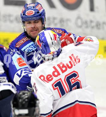 EBEL. Eishockey Bundesliga. EC  VSV gegen EC Red Bull Salzburg.  Kevin Mitchell, (VSV), Ryan Duncan (Salzburg). Villach, am 21.1.2011.
Foto: Kuess 


---
pressefotos, pressefotografie, kuess, qs, qspictures, sport, bild, bilder, bilddatenbank