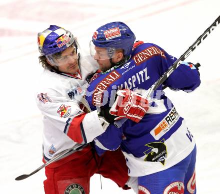 EBEL. Eishockey Bundesliga. EC  VSV gegen EC Red Bull Salzburg.  Roland Kaspitz, (VSV), Manuel Latusa (Salzburg). Villach, am 21.1.2011.
Foto: Kuess 


---
pressefotos, pressefotografie, kuess, qs, qspictures, sport, bild, bilder, bilddatenbank