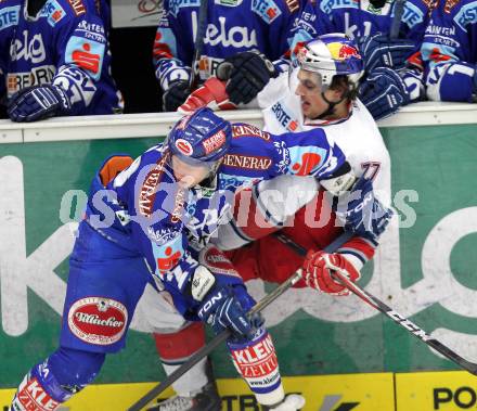 EBEL. Eishockey Bundesliga. EC  VSV gegen EC Red Bull Salzburg.  Matt Ryan, (VSV), Florian Muehlstein (Salzburg). Villach, am 21.1.2011.
Foto: Kuess 


---
pressefotos, pressefotografie, kuess, qs, qspictures, sport, bild, bilder, bilddatenbank